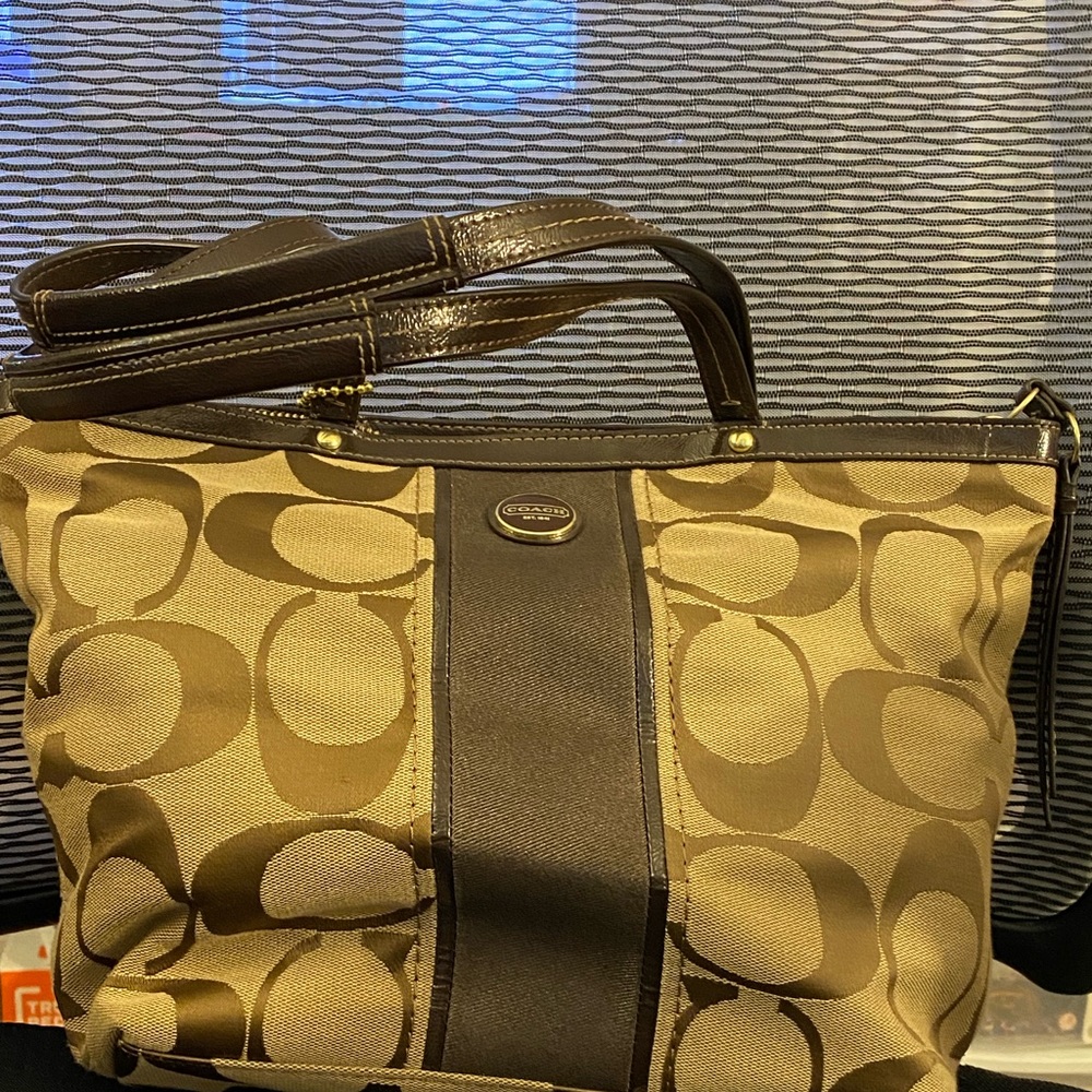 Coach Signature shoulder bag